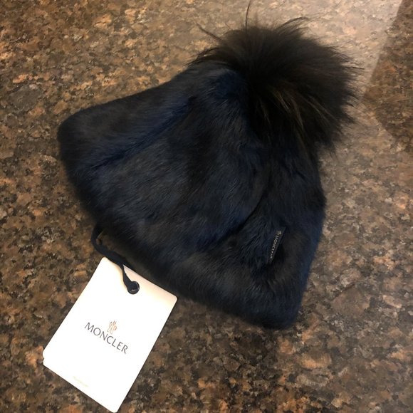 Moncler real Fur Beanie with Pom Pom - Picture 1 of 11